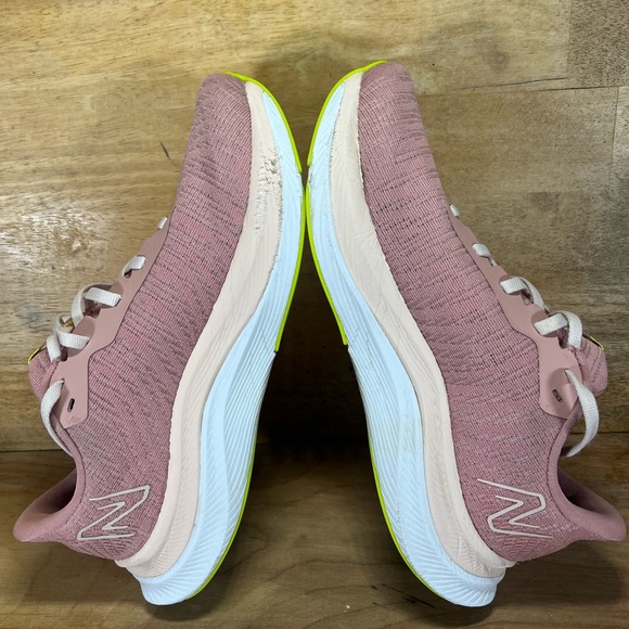 New Balance FuelCell Propel v4 Womens Size 8.5 (B) Running Shoes Sneakers Pink - Picture 6 of 13